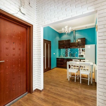 Stylish Apartment With A Balcony Overlooking The Park โอเดสซา ภายนอก รูปภาพ