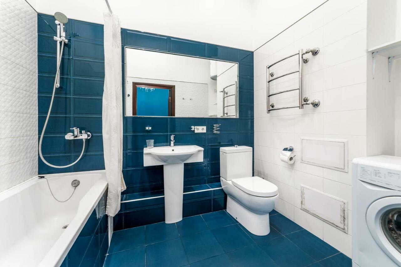 Stylish Apartment With A Balcony Overlooking The Park โอเดสซา ภายนอก รูปภาพ