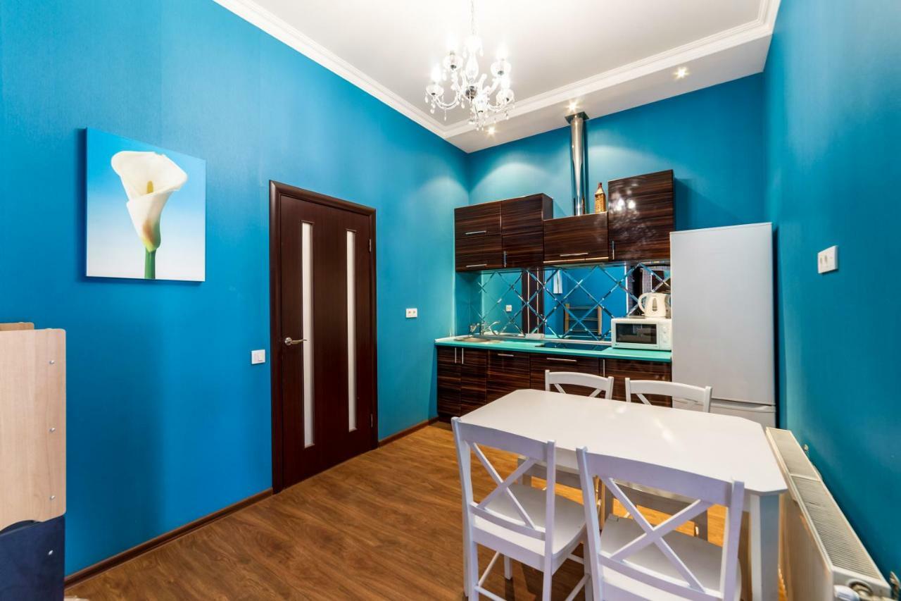 Stylish Apartment With A Balcony Overlooking The Park โอเดสซา ภายนอก รูปภาพ