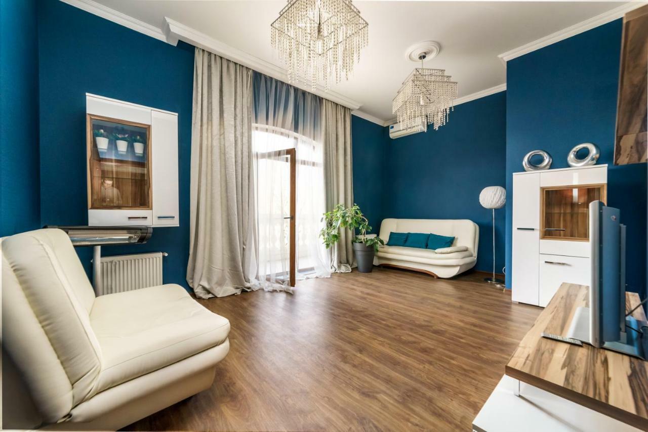 Stylish Apartment With A Balcony Overlooking The Park โอเดสซา ภายนอก รูปภาพ