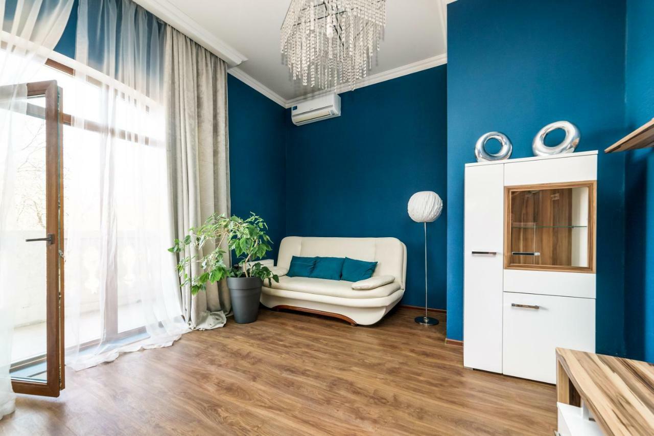 Stylish Apartment With A Balcony Overlooking The Park โอเดสซา ภายนอก รูปภาพ