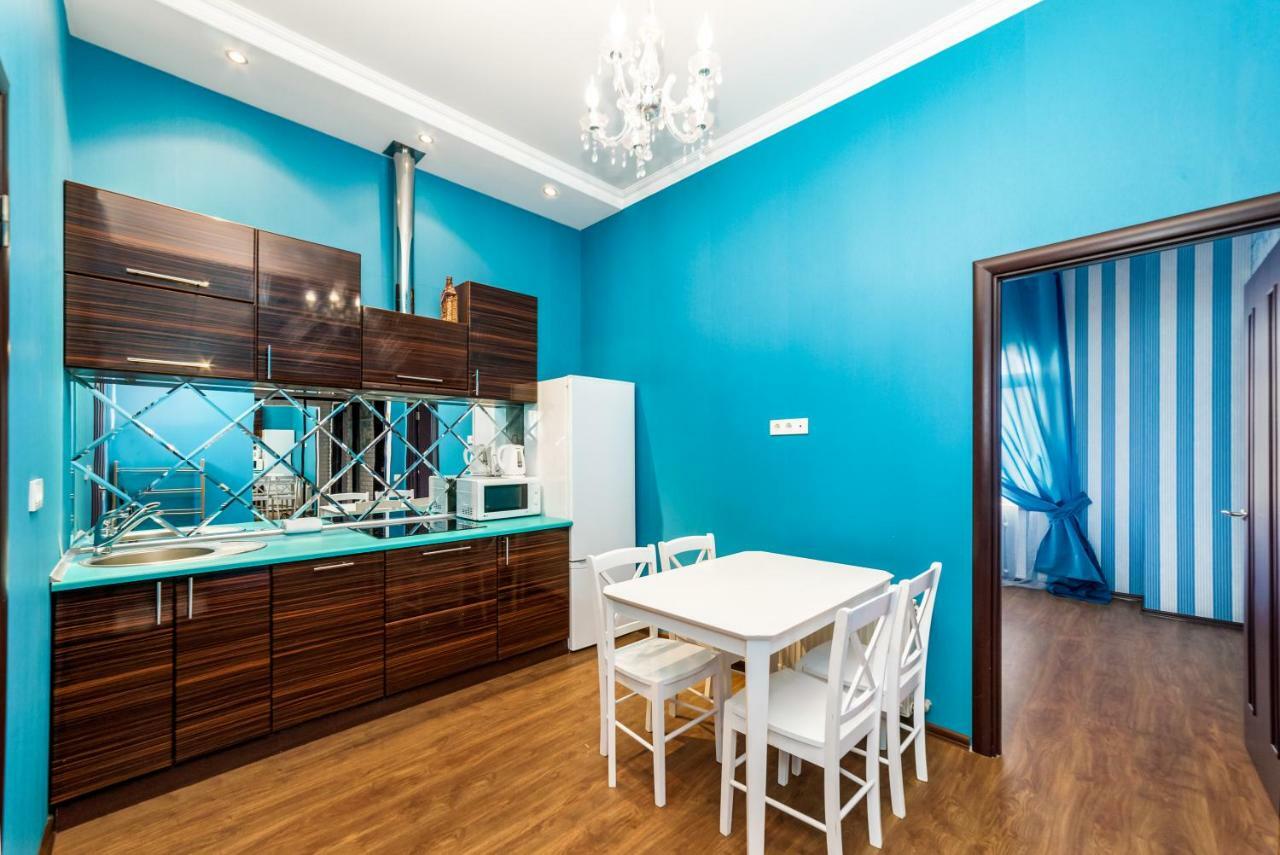 Stylish Apartment With A Balcony Overlooking The Park โอเดสซา ภายนอก รูปภาพ